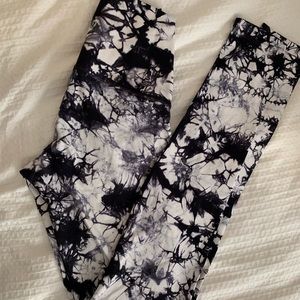 Limited edition Tie-dye Lululemon Wunder-under